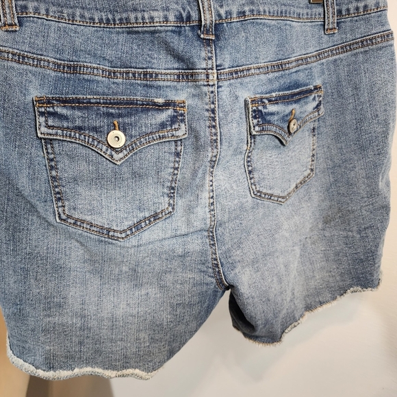 Stylish Blue Denim Jeans with Plaid Accent. Marca Joe Boxer. Size 16W. - Picture 3 of 9